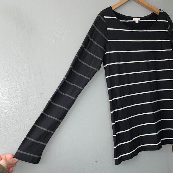 Gap Size Medium Black White Striped Knit Lightweight Tee Top Dark Coastal Prep - Picture 2 of 10